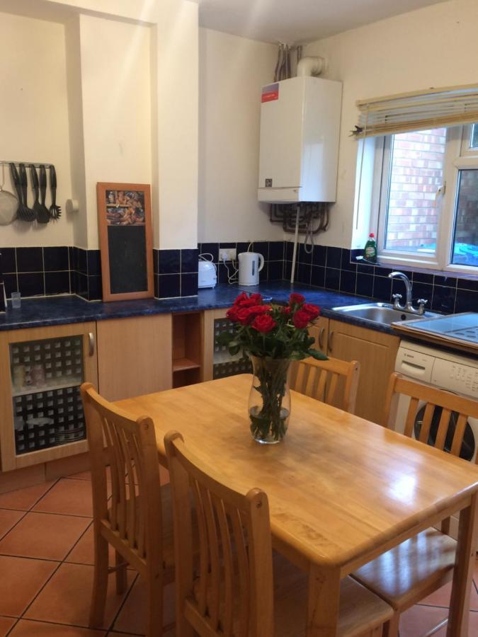 4 Bedroom House For Corporate Stays In קטרינג מראה חיצוני תמונה